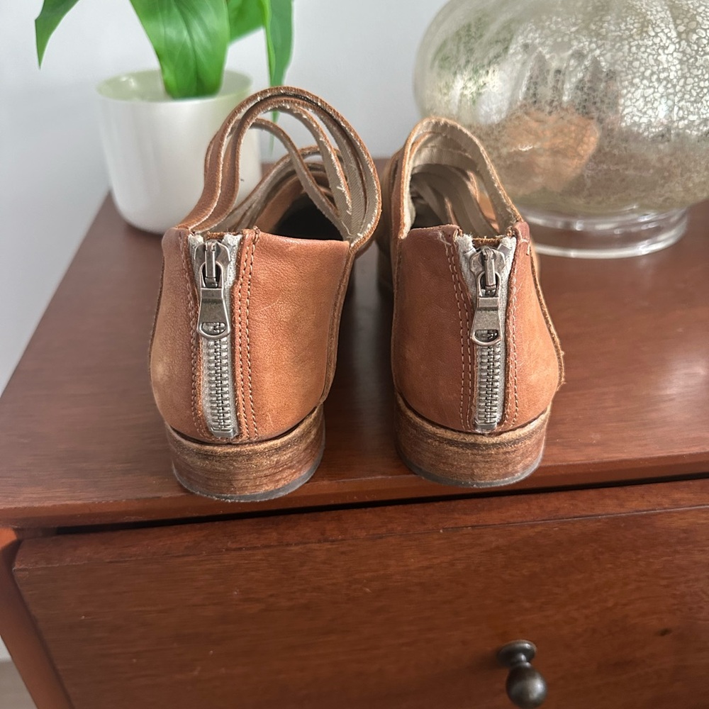 Distressed leather - Picture 5 of 5